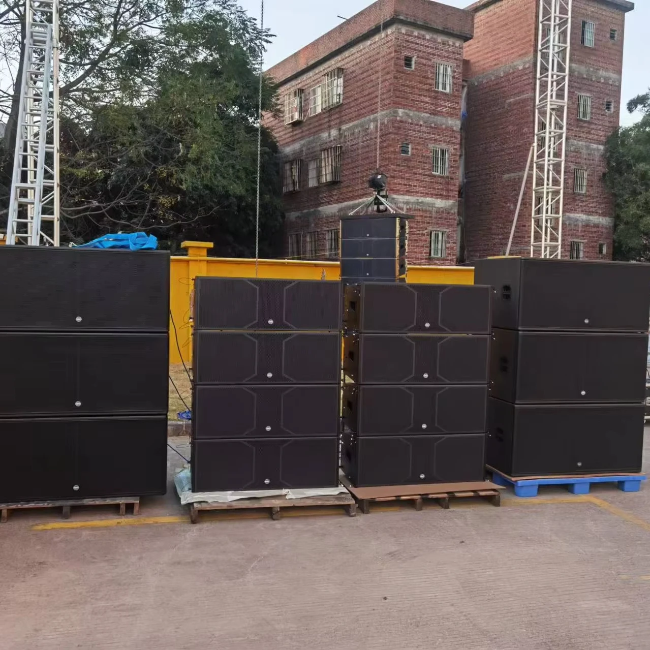 Passive 2000W Output Power Line Array Speakers Titanium Diaphragm Wooden Material Neodymium Magnet with Metal Shell