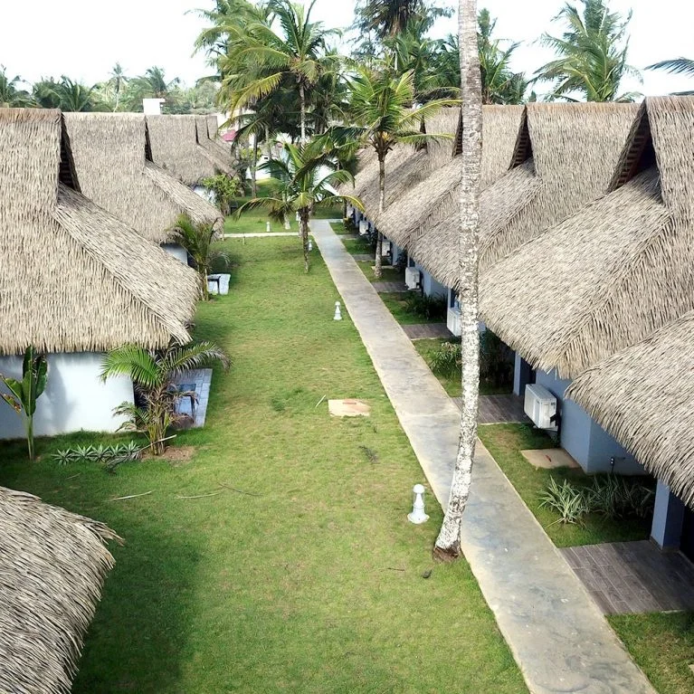 
Outdoor use fireproof and waterproof synthetic palm thatch roof 