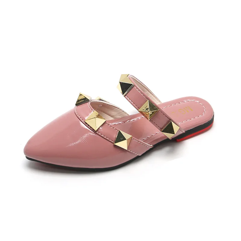 Girls slipper New fashion pointed rivet flat sandals and slippers Summer soft sole Kids Shoes Stylish Beach slipper kid