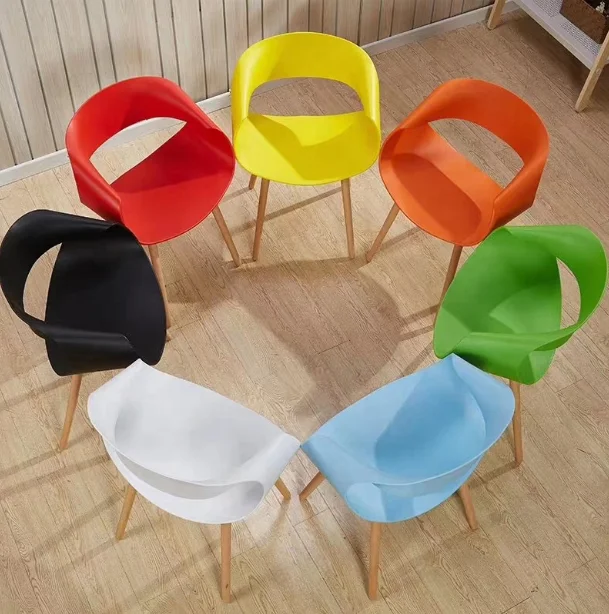 Colorful modren lounge PP Plastic Wooden Legs Factory Direct Leisure dinning Chair