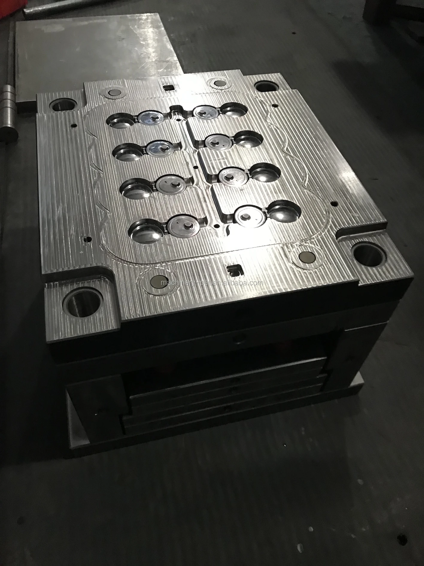 20mm 24mm 28mm Plastic Flip Top Cap Mold for bottle made in China