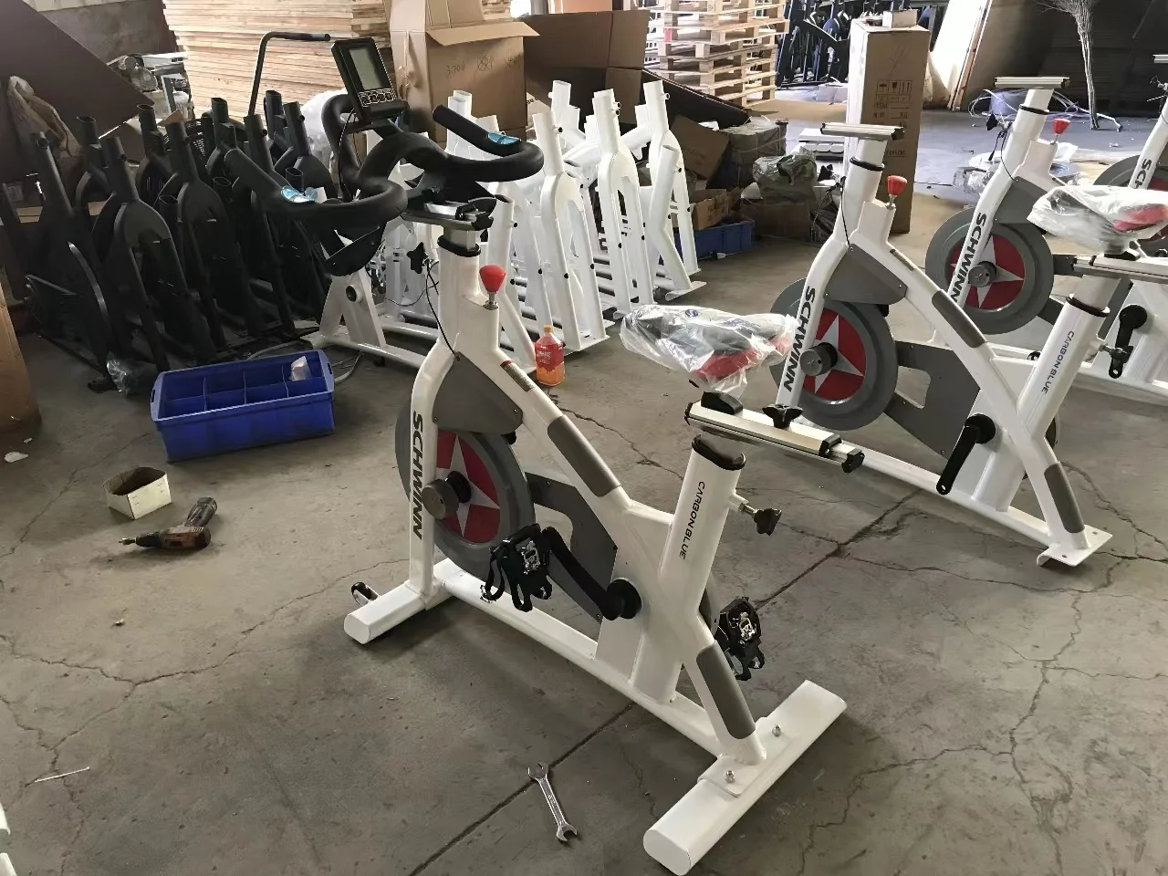 OEM/ODM Commercial Spining Bike Indoor Exercise Bikes Body Fit Fitness Equipment Home Gym Spin Cycle