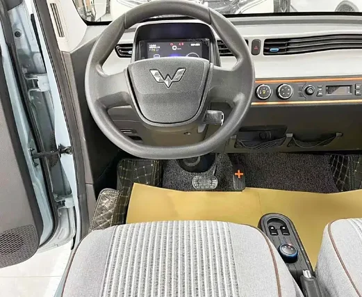 Cheap Car Wuling Hongguang MiniEV New Energy Car 4 Seater With all-electric