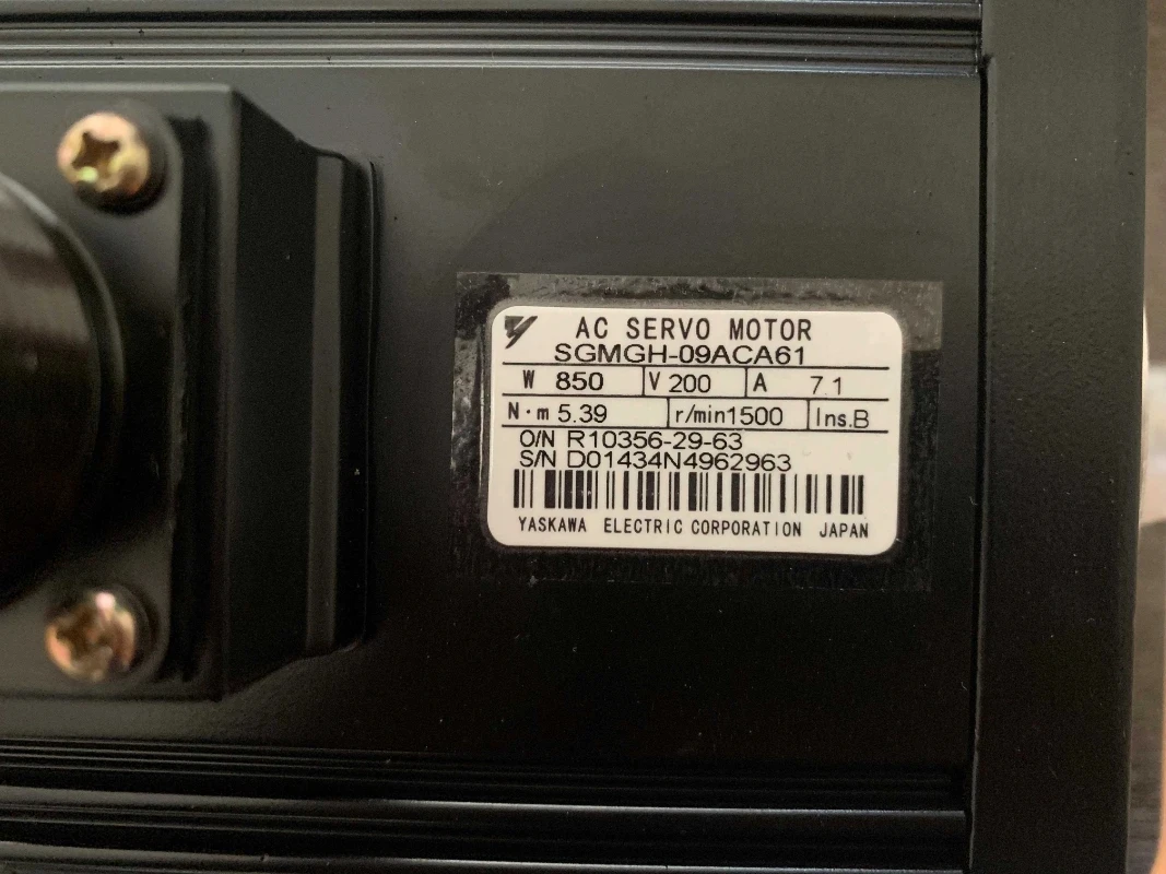 New Yaskawa AC Servo Motor SGMGH-09ACA61 Servo Motor 850W Servo Motor SGMGH 09ACA61