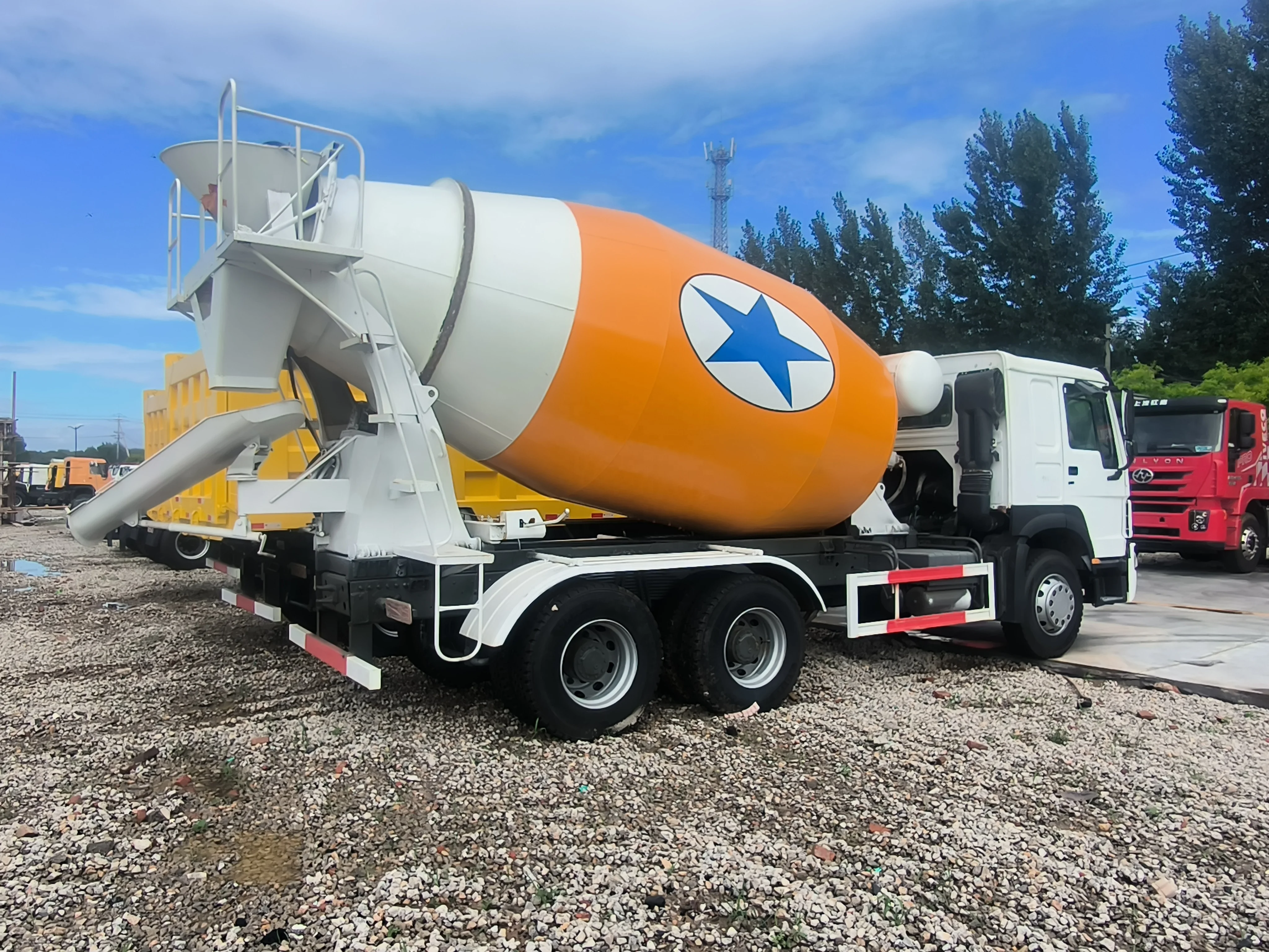Бетономешалка SINOTRUK HOWO новая модель 15-20 тонн