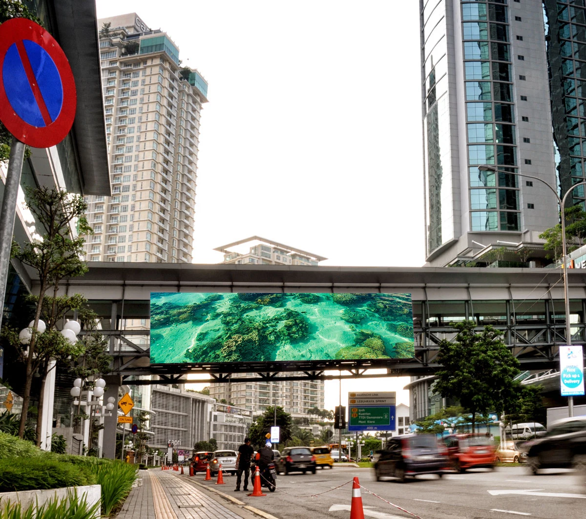 LED AD Board Cross Road Bridge Fixed LED Digital Video Billboard Iron IP65 Outdoor P3 Fixed LED Display Video Wall Full Hd 3mm