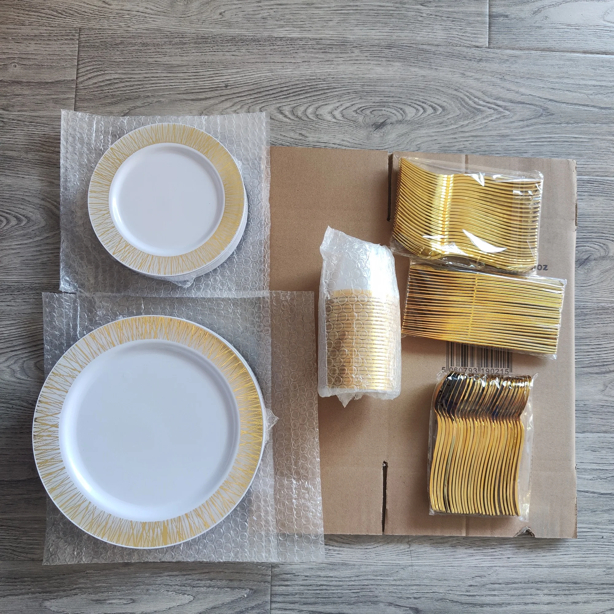 175PCS Gold Disposable Dinnerware Set (25 Guests) Plastic Plates,cutlery,cup,napkin for Party, Wedding, Party Supplies