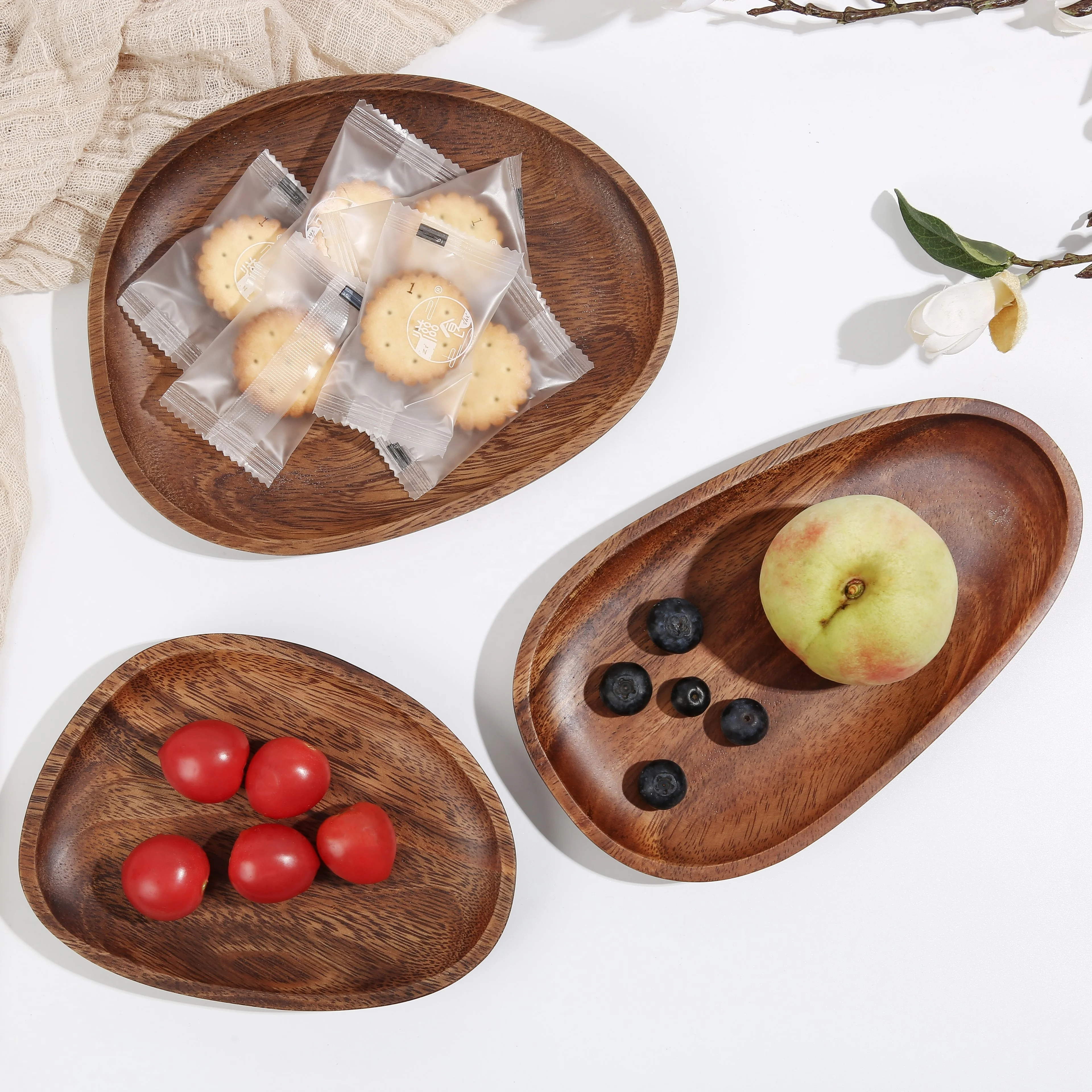 
The restaurant Natural Wooden Kitchenware Products Acacia Thick Personalized Food Serving Reusable wood plates for food 