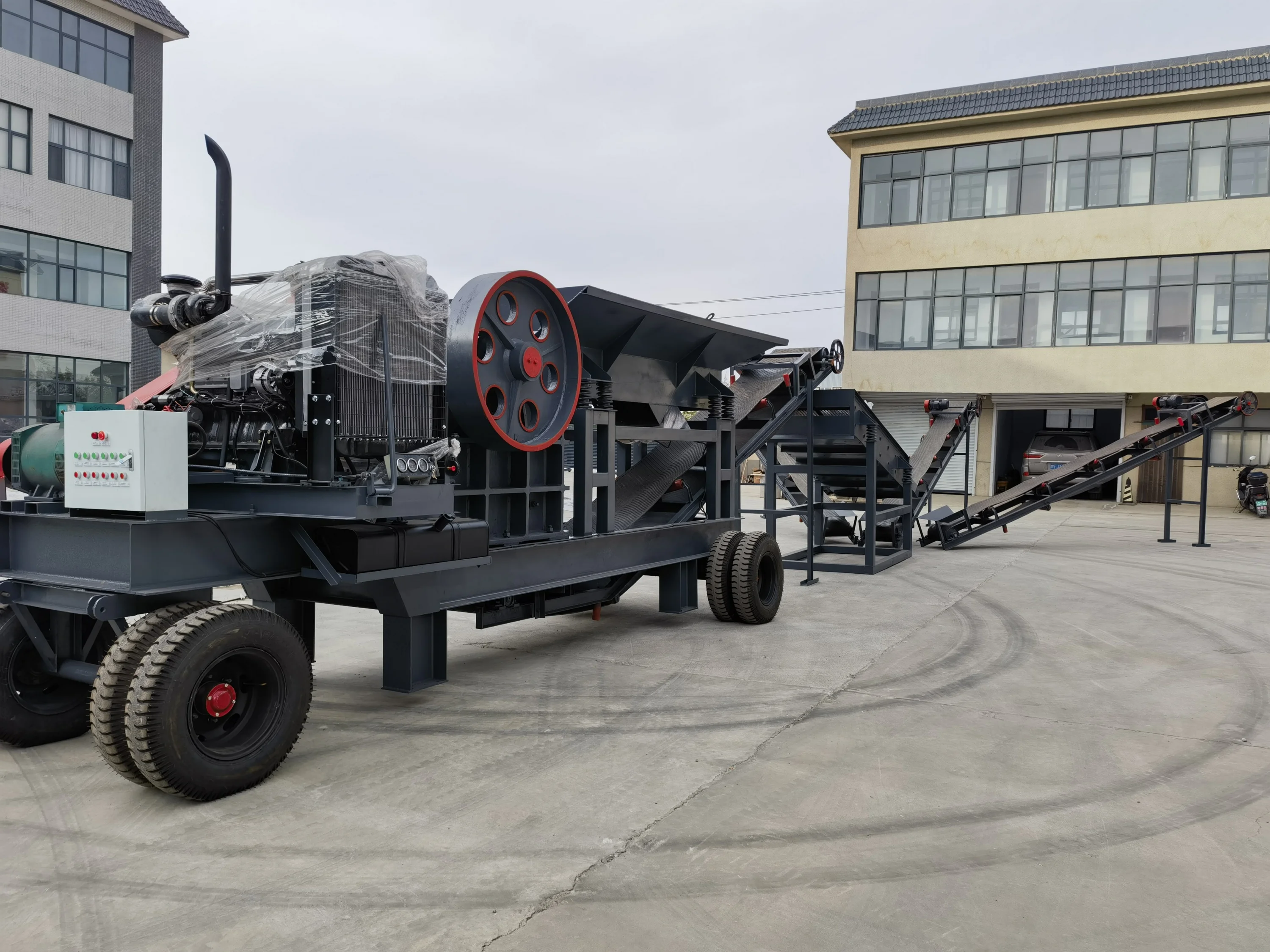 Производитель портативная щековая дробилка PE500 * 750 с вибрационным питателем и ленточным конвейером