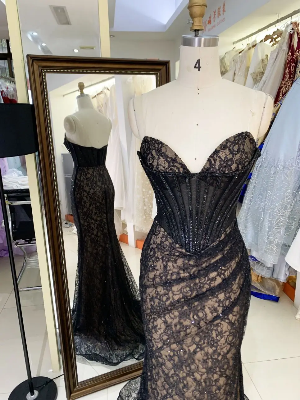 Crystal embellished gown luxury long contract color evening dress black lace custom prom dress 2025