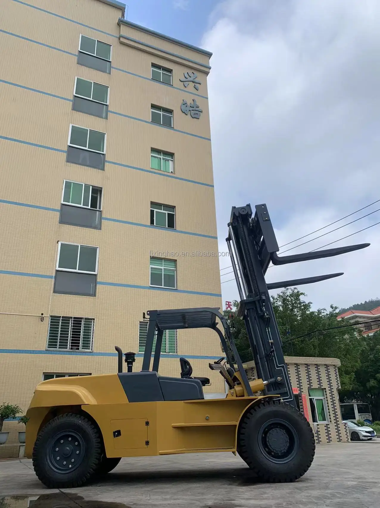 Xinghao heavy duty forklift 10ton 15t 20t 30t 32t  FD100 Heavy Load Capacity 10 ton Heavy Lifting Truck Diesel Forklift