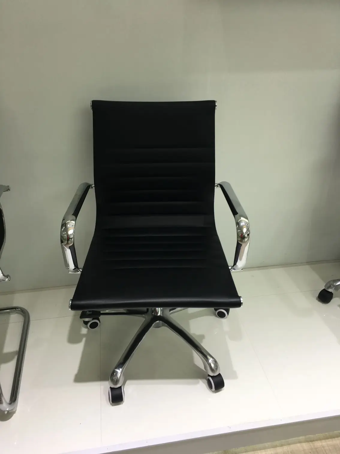 Factory Price High Back Executive boss PU Leather Office Chair Office Furniture Swivel Chair Adjustable Leather Chair