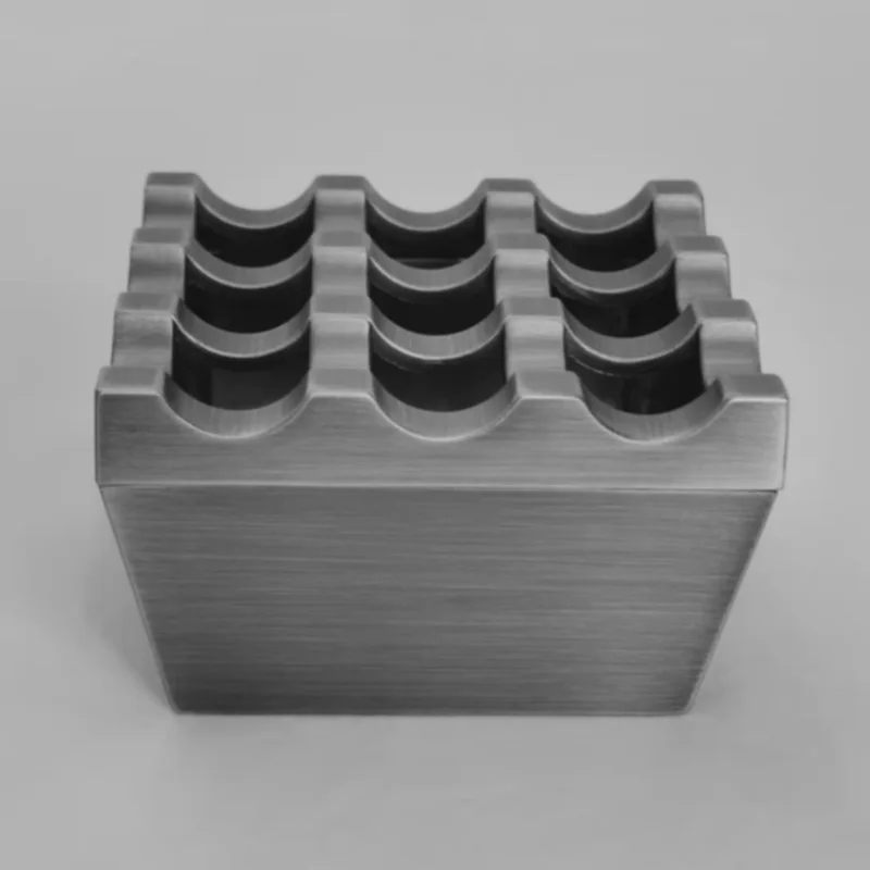 High quality wholesale Deluxe 9-hole ashtray covered ashtray metal windproof ashtray