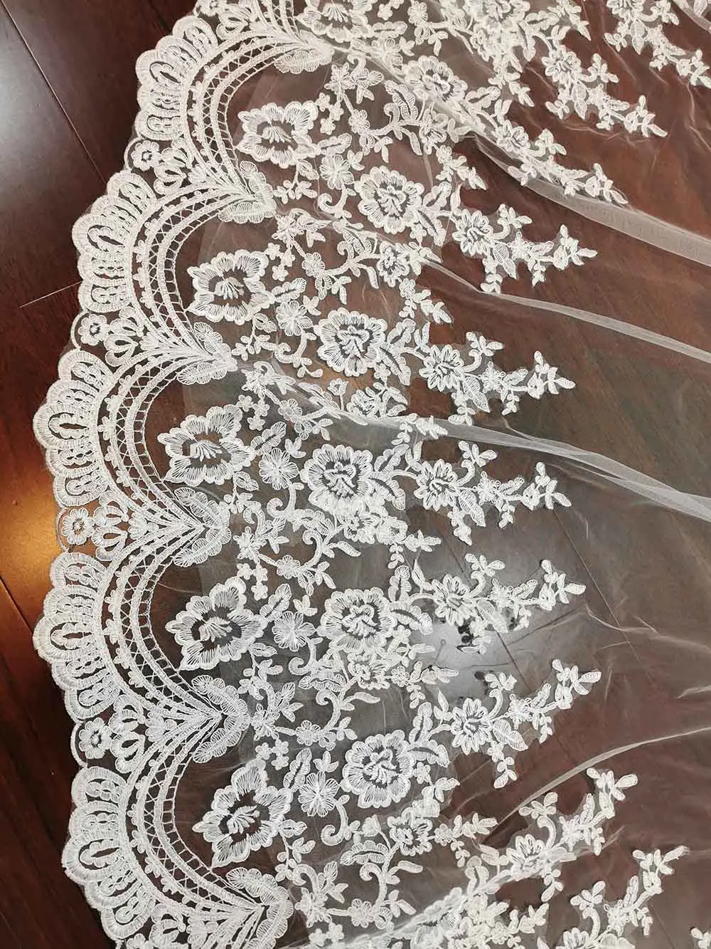 LUOXIN Long Lace Wedding Accessories 3.5 Meters White Ivory Bridal Veil with Comb