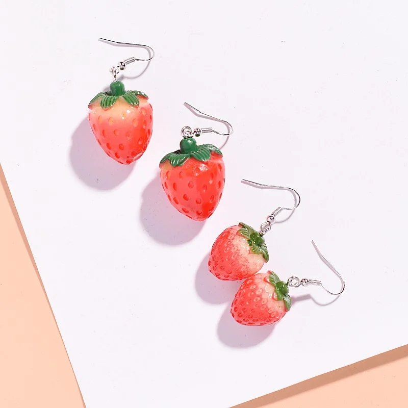 Sweet Stereoscopic Resin Strawberry Pendant Hook Earrings Women Simulation Fruit Cute Earring Jewelry Accessories