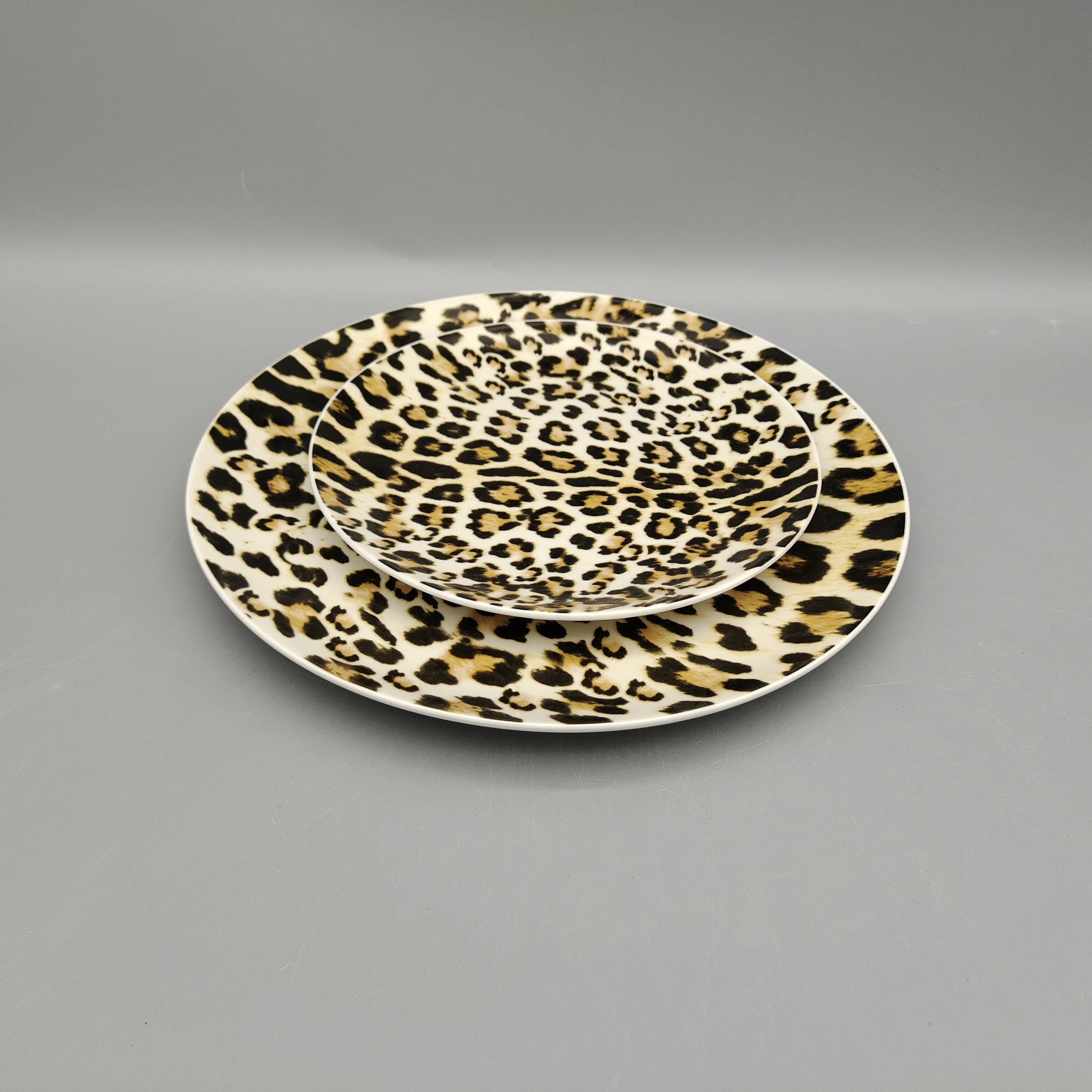 Factory hot selling ceramic dish plate with leopard print decal porcelain ceramic plate