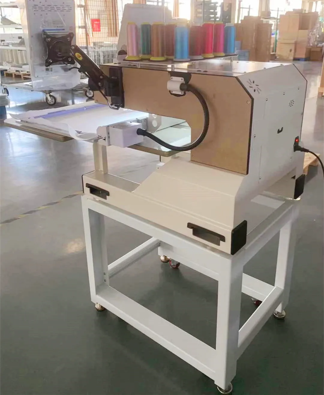 Вышивальная машина с компьютерным управлением: BC-1201 одна осветительная головка со стандартным без каблука и шляпа вышивального устройства