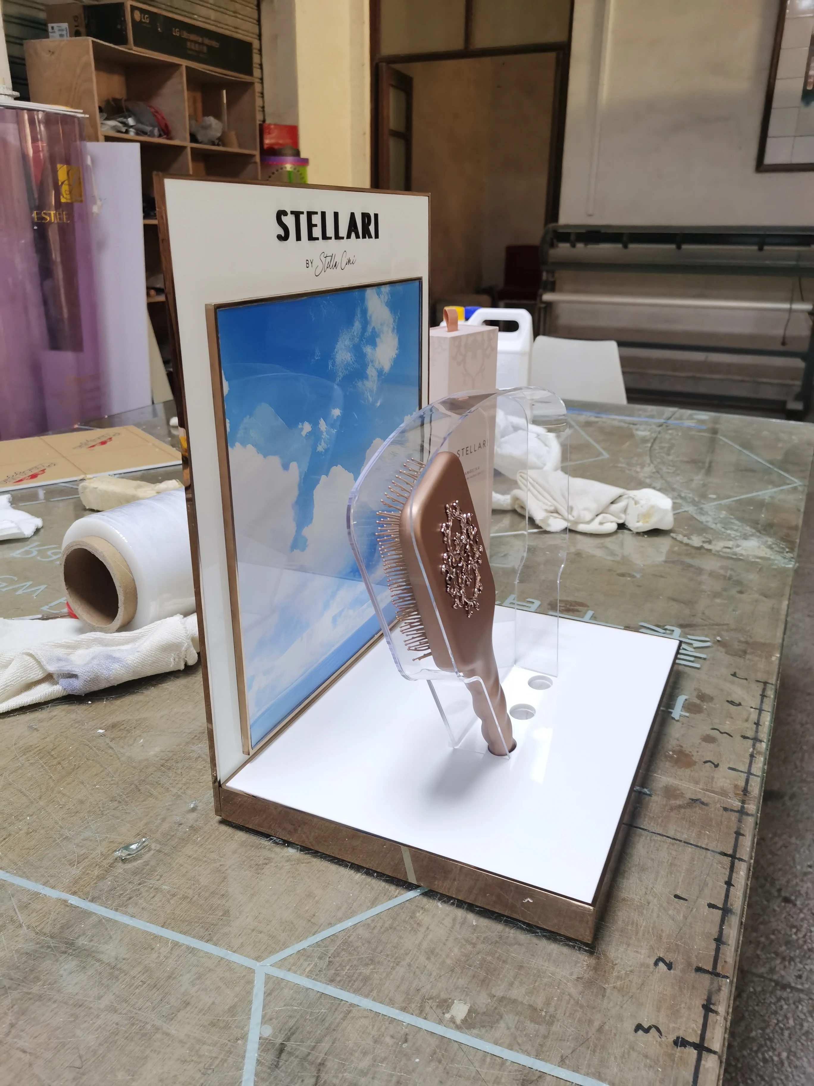 Custom luxury cosmetic display stand high quality beauty make up display stand support custom