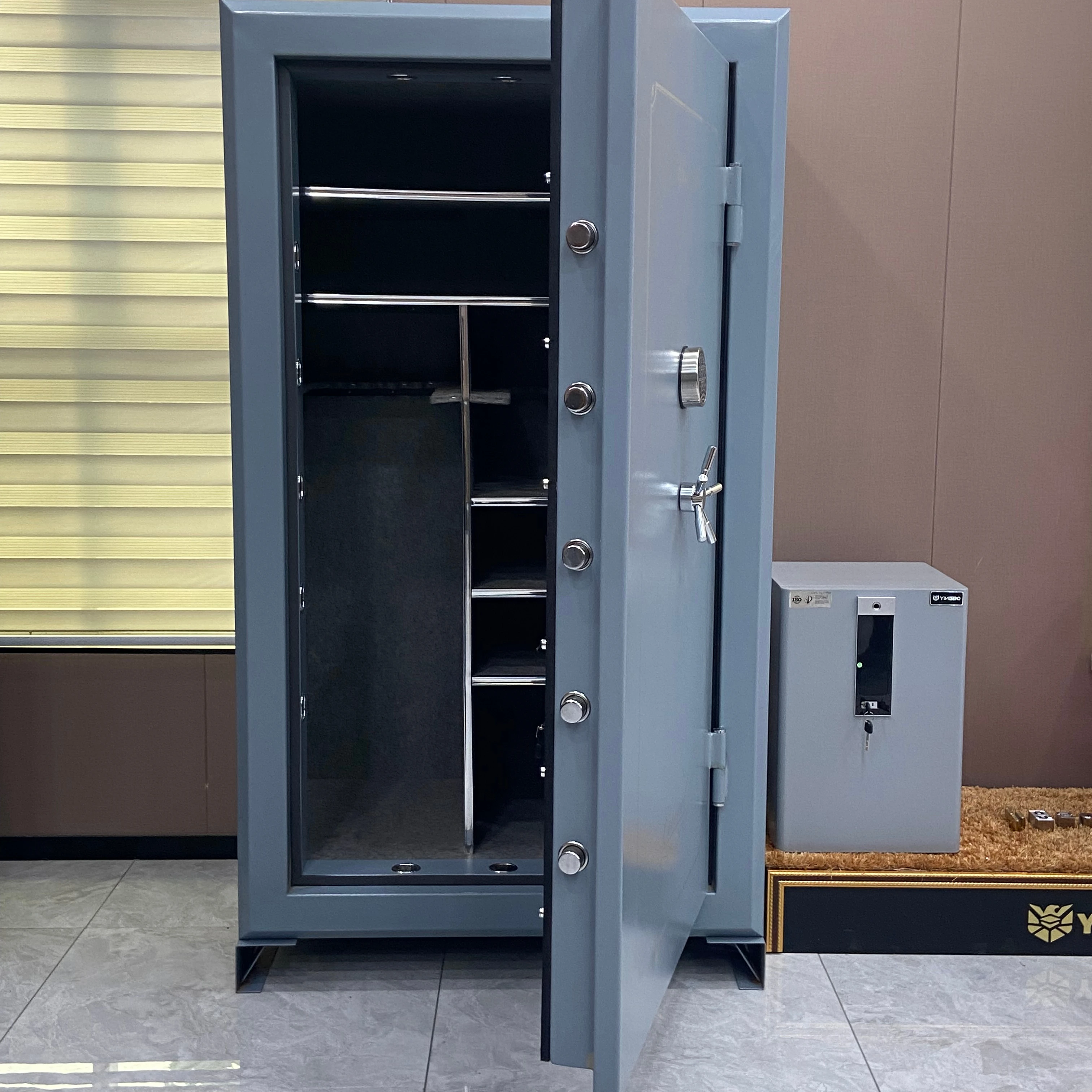 Wholesale steel gun safe safe box for gun gun safe box with combination lock