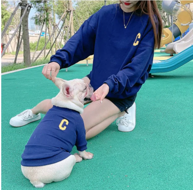 2021 hot new pet parent-child clothes Chao brand embroidered letters pet parent-child clothes 3-color round neck dog clothing