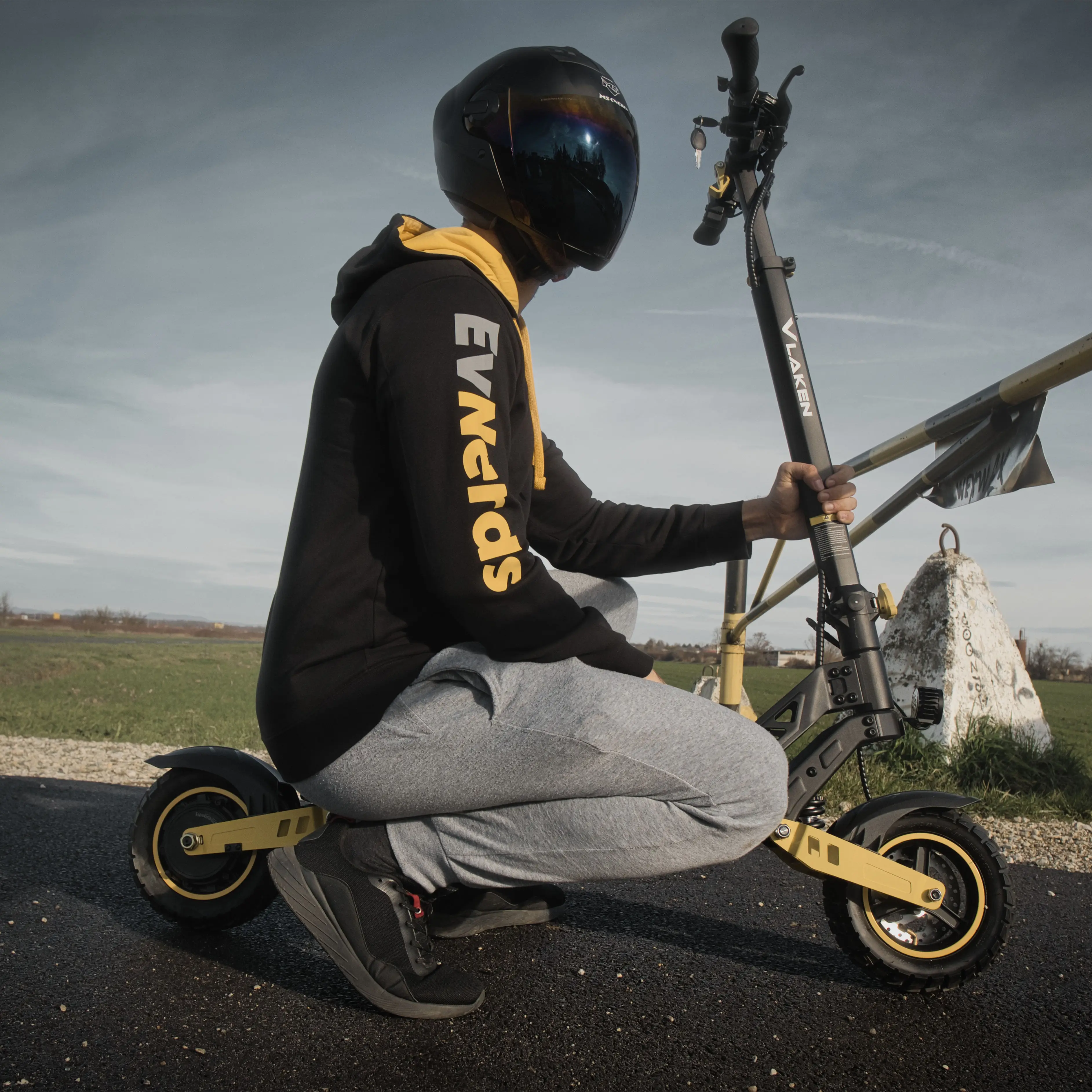 Unicool Unigogo 1000w Front And Rear Disc Brakes Trick Scooter Dual Electric Scooter