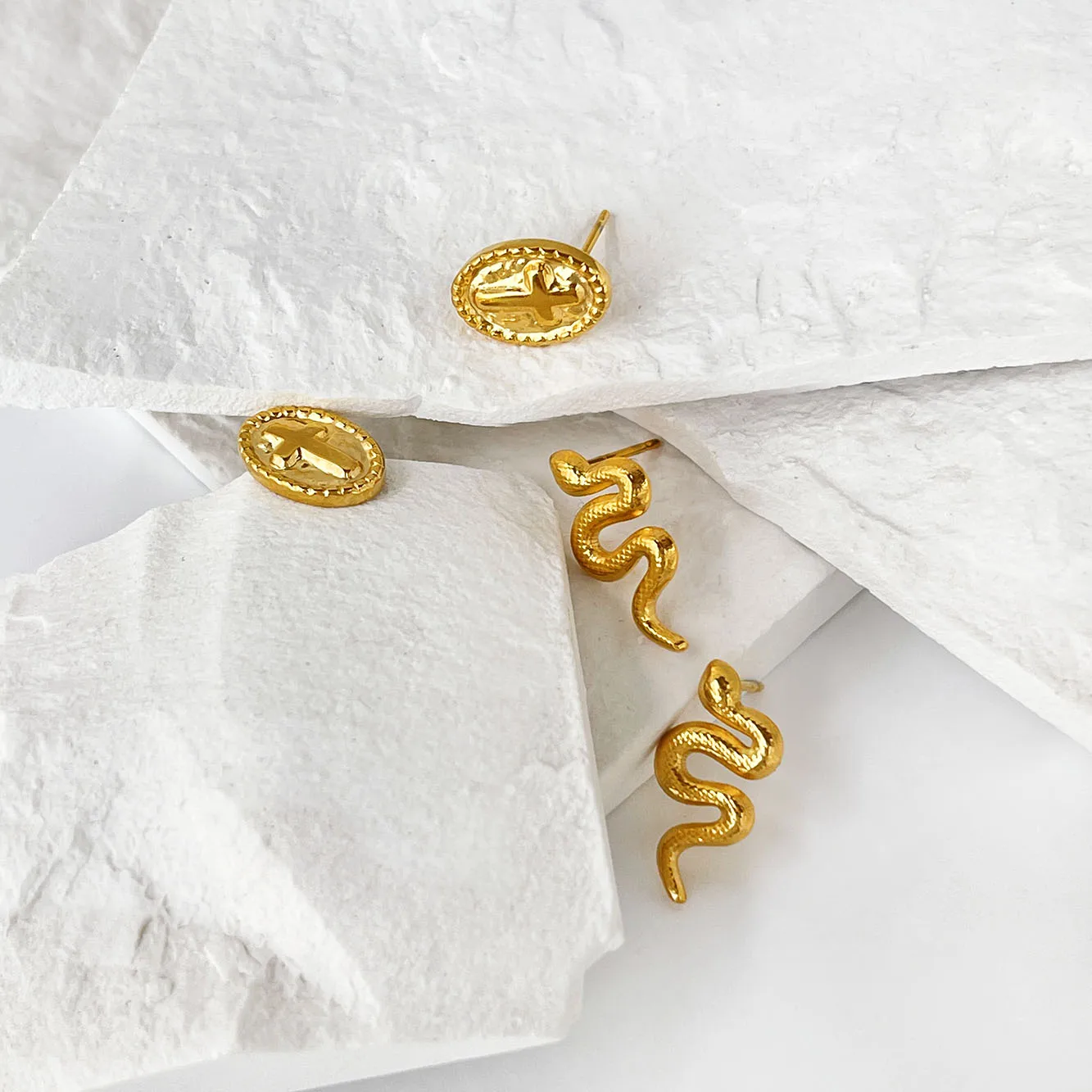 E0206 Vintage Dainty Oval Cross Relief Snake Cartilage Stud Earrings Women Gold Oval Earrings With Symbol Serpent Stud Earrings