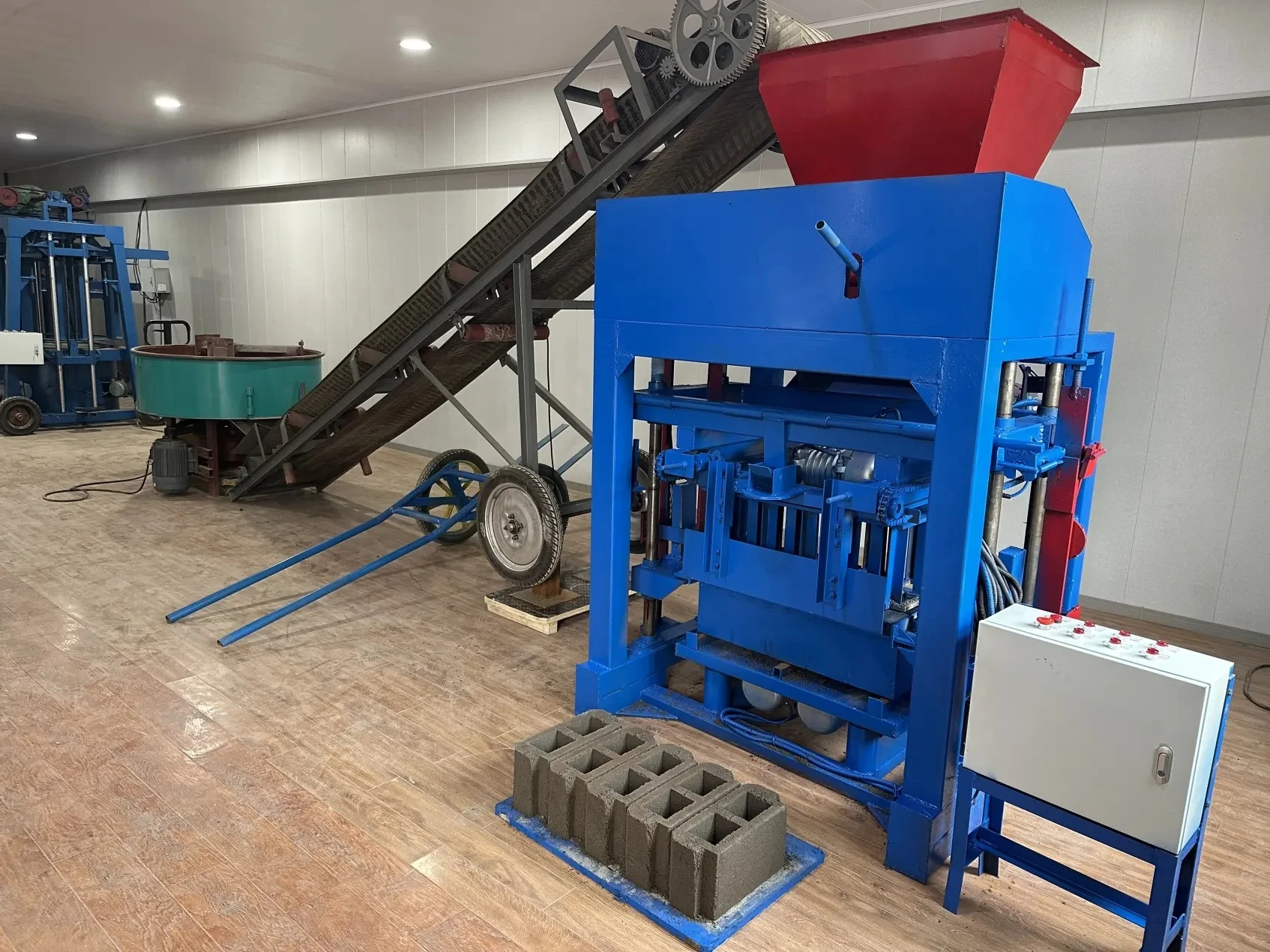 The Best-selling 4-40 Hopper Type Brick Making Machinery Popular in Africa Hollow Cement Block Machine