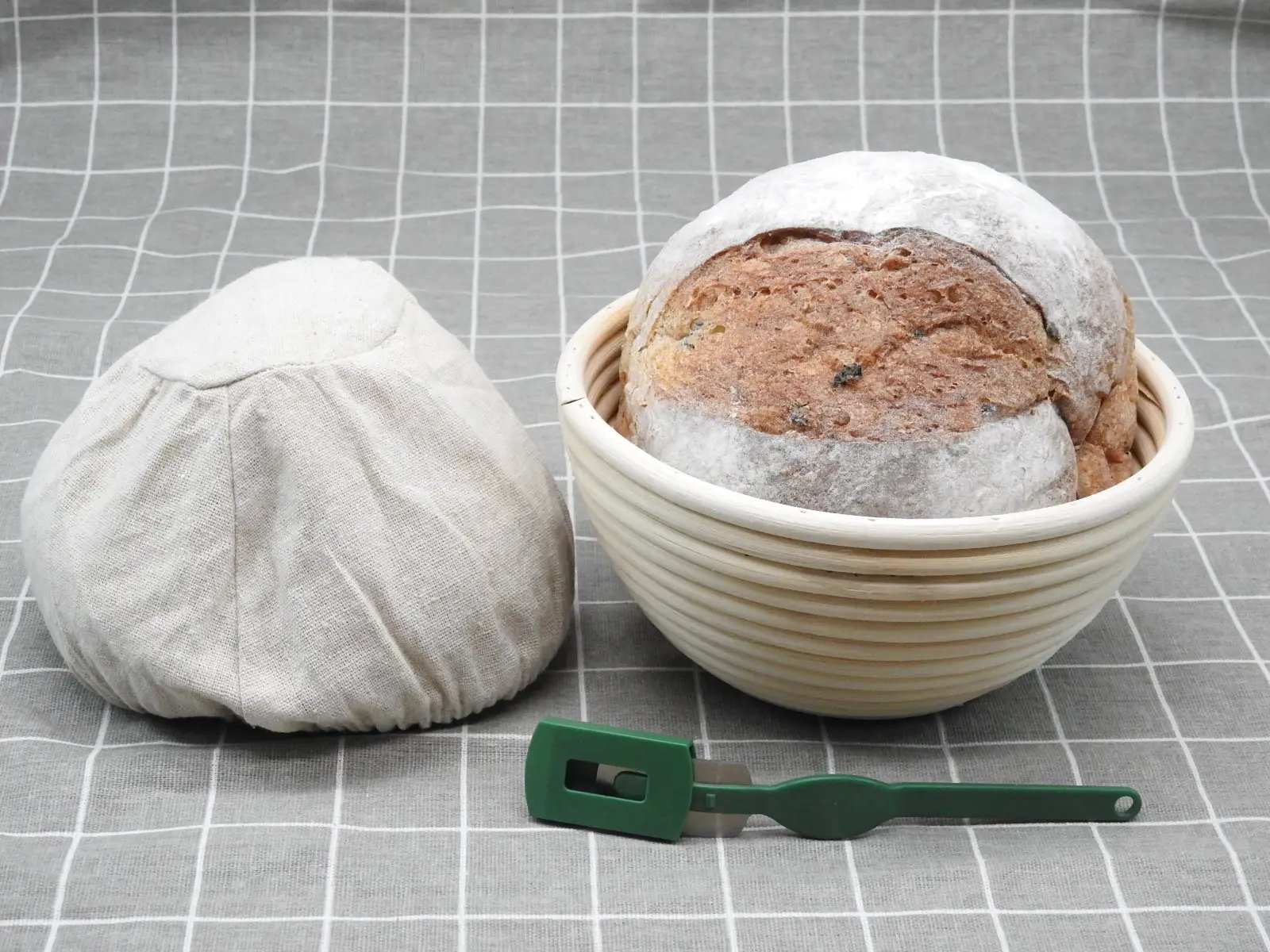 Factory Custom Indonesia Rattan Woven Round Oval Banneton Bread Proofing Basket Set with Linen Cover Stencils Scoring Lame