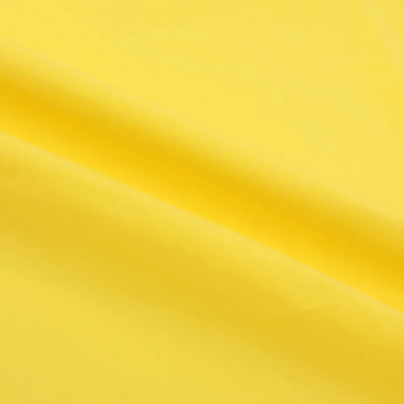 Тонкий мягкий водонепроницаемый пуховик из ткани для осени и зимы