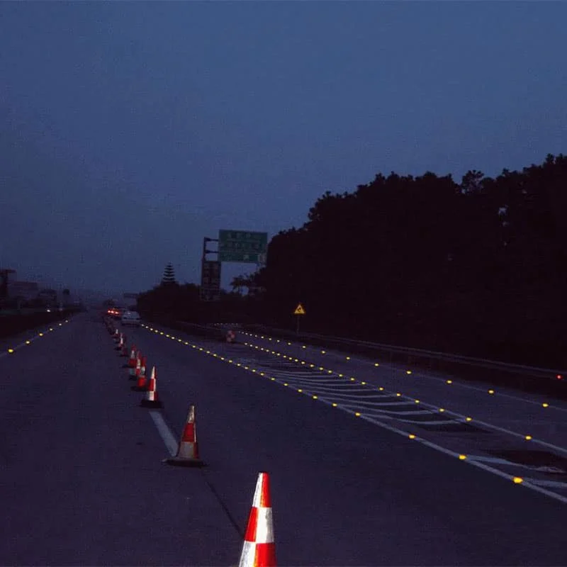 Top-Selling Solar LED Reflective Road Stud Marker: Glow-in-the-Dark Cat Eye Warning Light for Flashing Driveway and Dock Safety