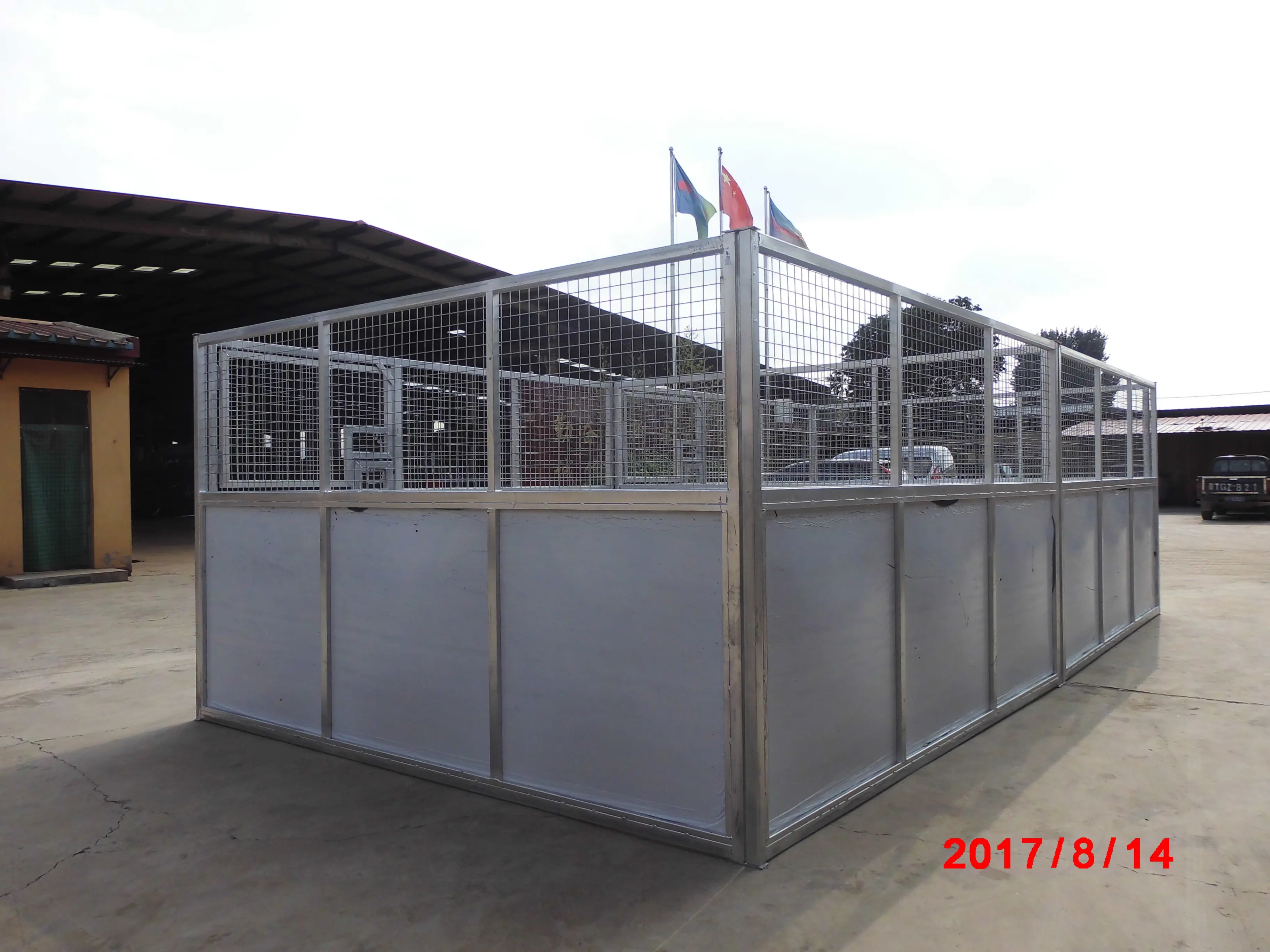 New 2.2m High x 3.6m Long x 3.6m Wide Full PE Sheet Portable Horse Stable And Horse Stall For Horse Yard