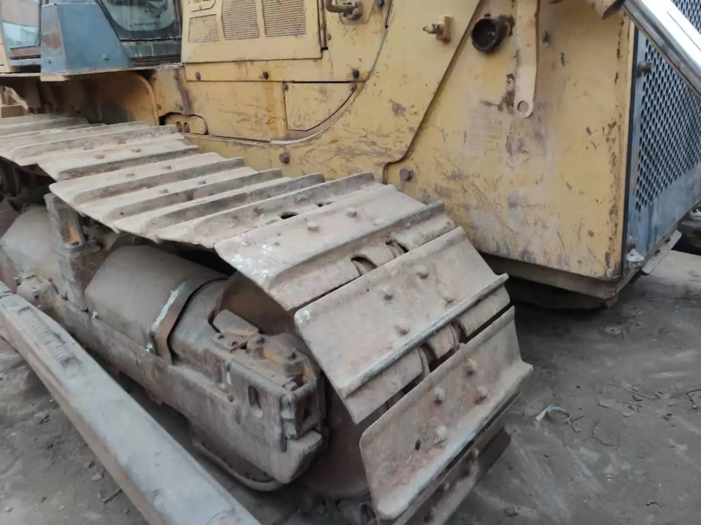 Прочный Подержанный оригинальный бульдозер Cat D6G из Японии во дворе для