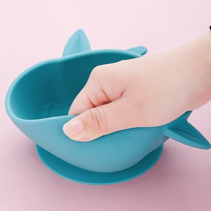 BPA Бесплатная безопасная форма коровы трендовая детская тарелка для еды вилка и ложка Детские принадлежности силиконовый набор для кормления