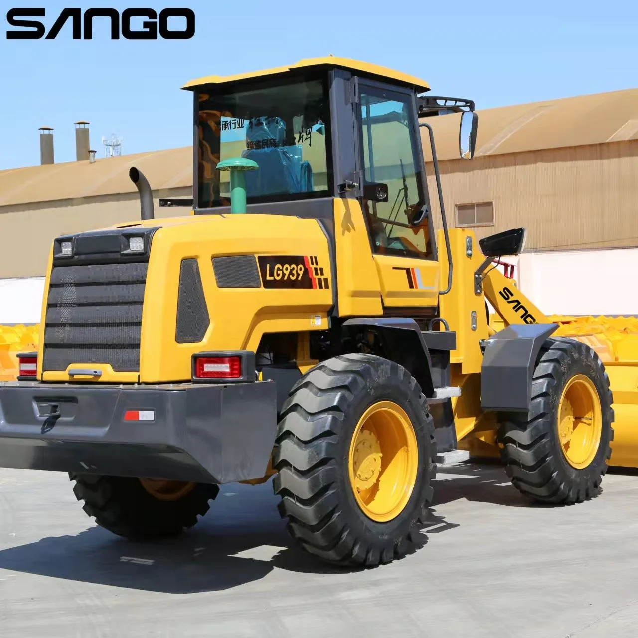 LG939 800kg 1.5 ton mini articulated pallet fork for wheel loader hydraulic pump 2 ton 4 wheel front end loader transmission oil