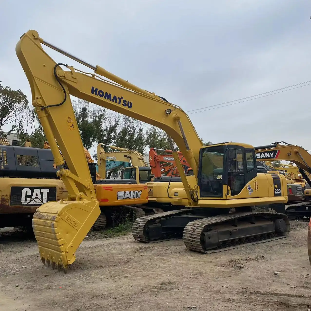 The 20 tons Japan orignal used komatsu pc220-7 crawler excavator good condition komatsu pc220-7 used excavator for sale for sale