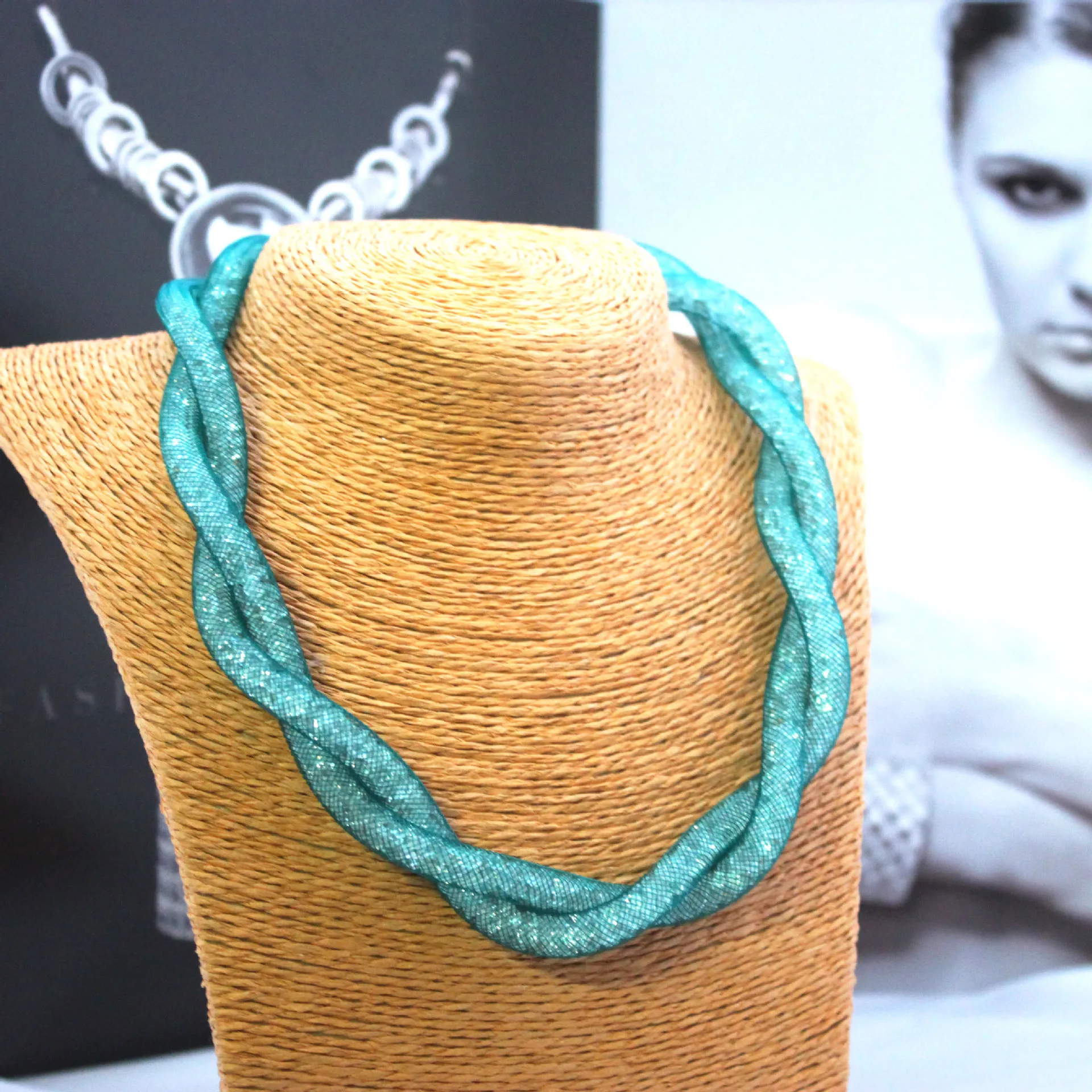 Hot Sale Bright Resin Colored Plastic Fashion Accessories Mesh Necklaces