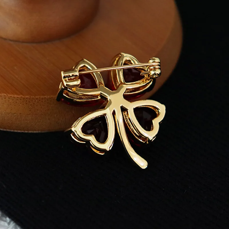 Luxury Broche Designer Four Leaf Clover Brooches Women Elegant Gemstone Zircon Brooch Pin Suit Clothing Decorations Fine Jewelry