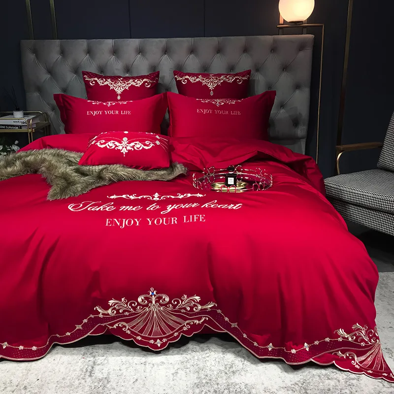 China Supplier Embroidery European Luxury Aristocratic Wedding Bedding Sets Bed Sheet With Pillows Comforter Sets