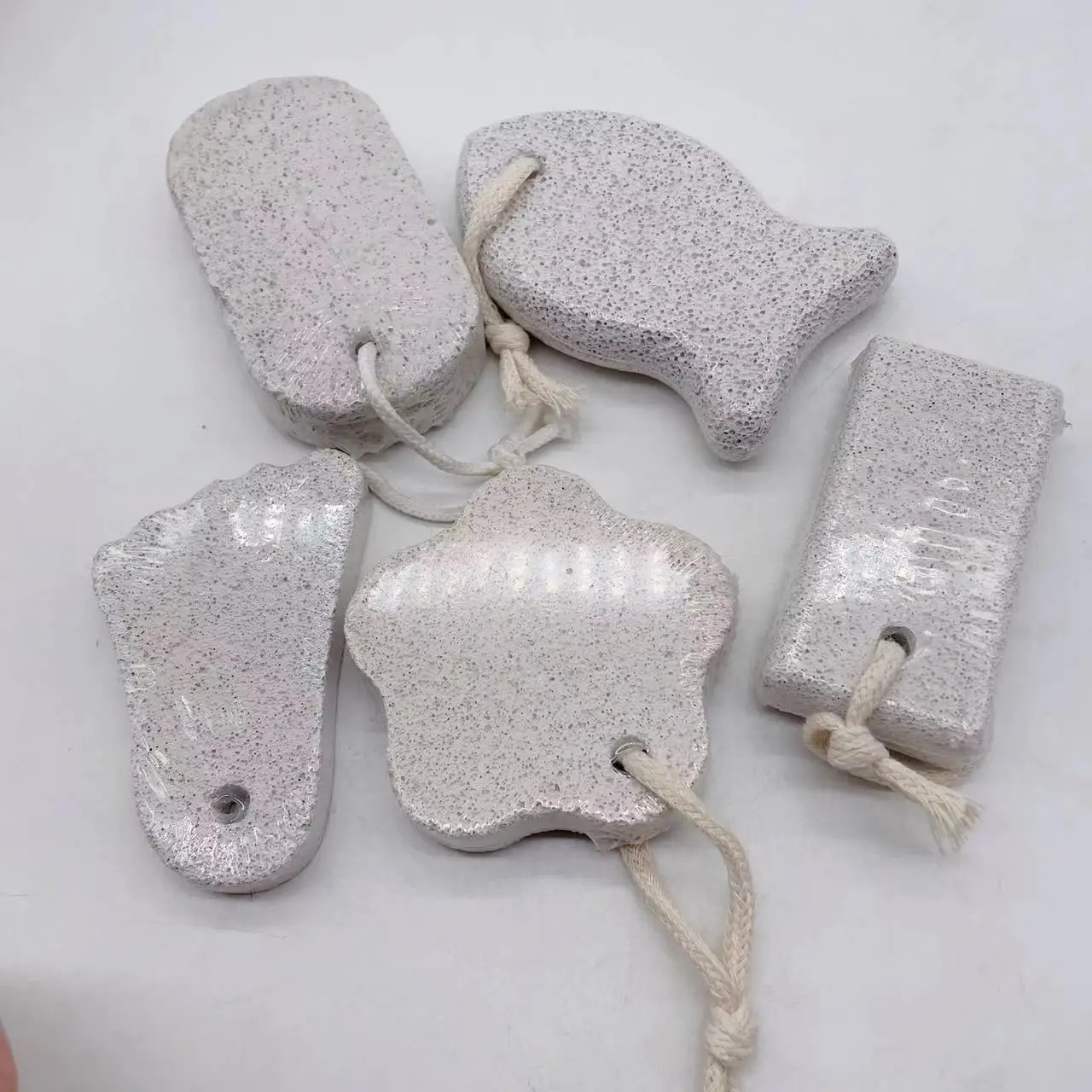 Manufacturer Prices Wholesale Exfoliating Pumice Custom Colorful Artificial Foot Shower Pumice Stone