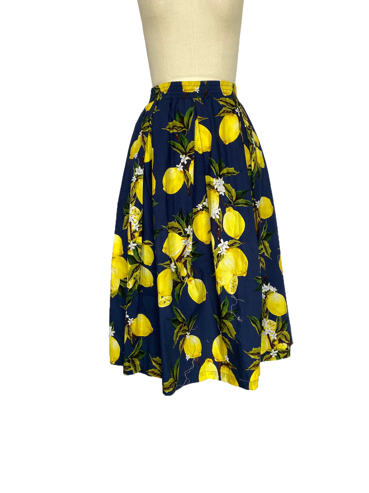 
New medium and long floral skirt with high waist 