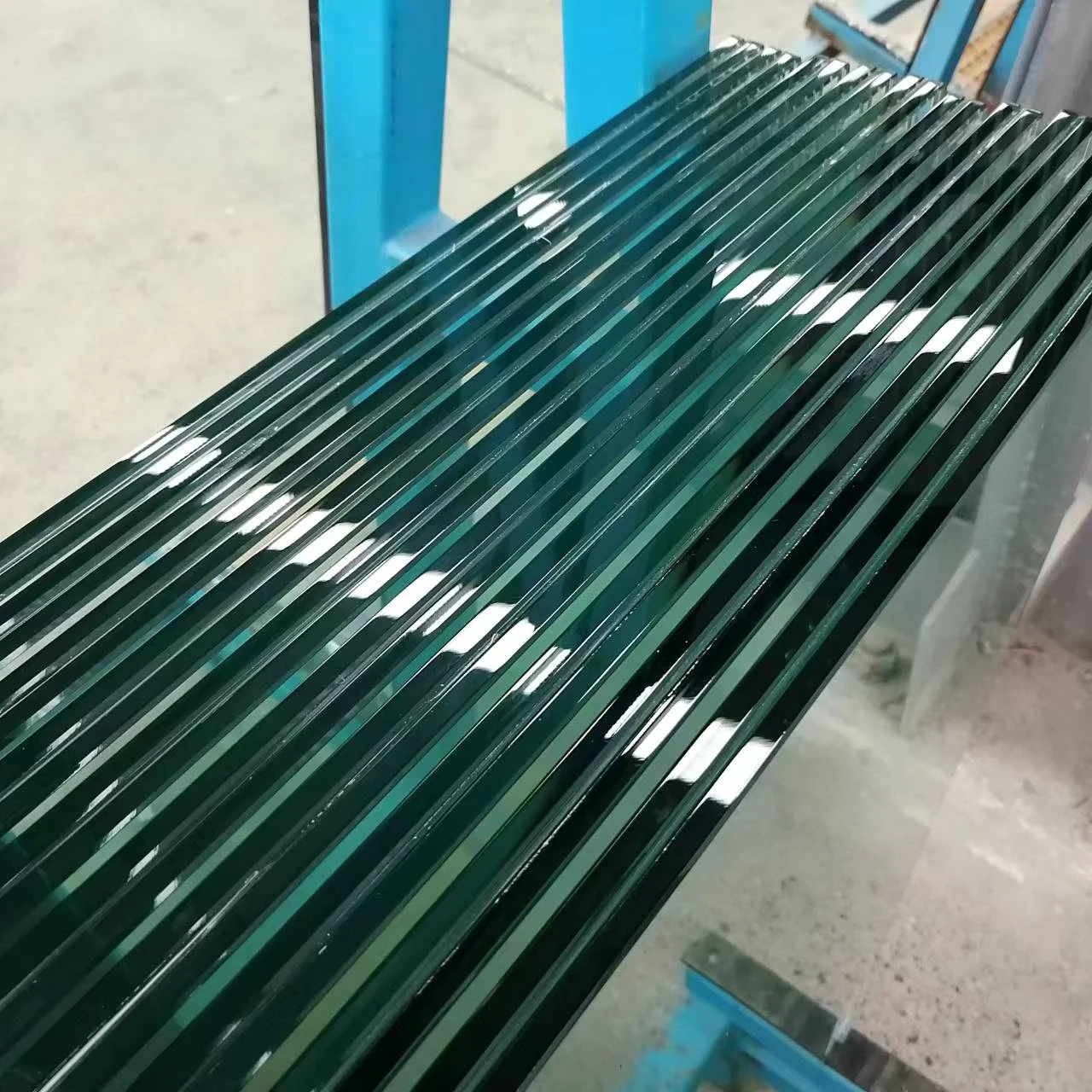 Manufacturer low price quality white window Pvb reflective three layer tempered laminated glass