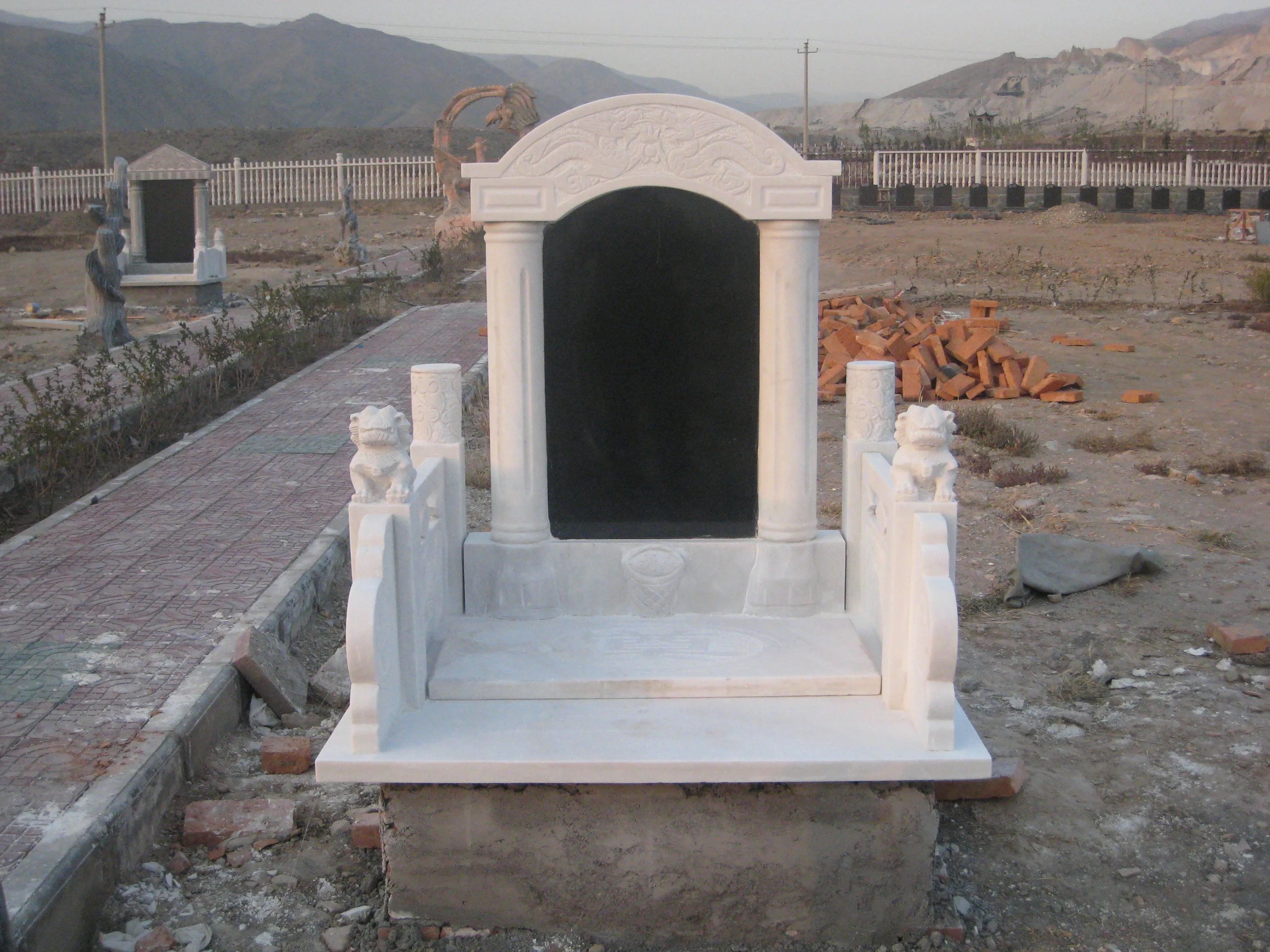 High Quality Materials, Modern and Minimalist Stone End Custom Carving Techniques, Granite Tombstones