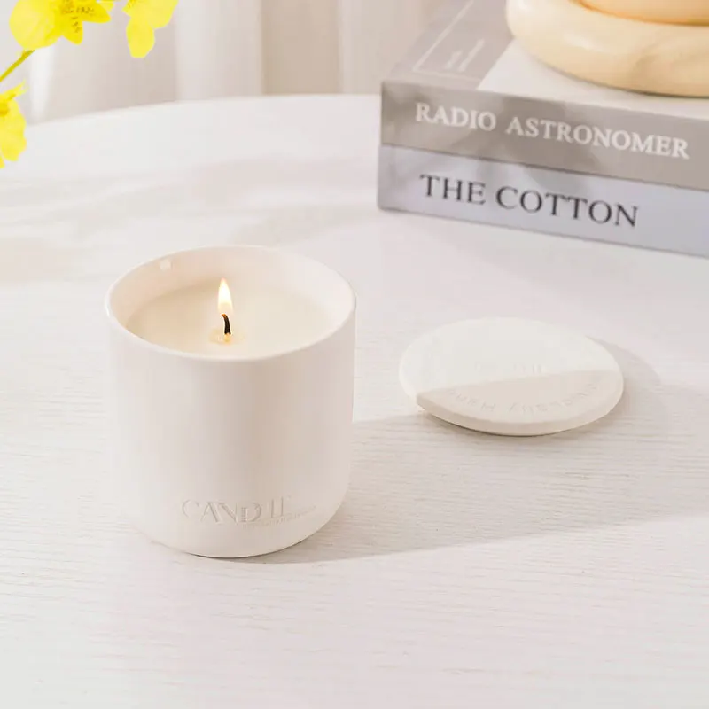 Natural Holiday Widely Used Solid Wax Ceramic Jar Scented Candle With Color Box