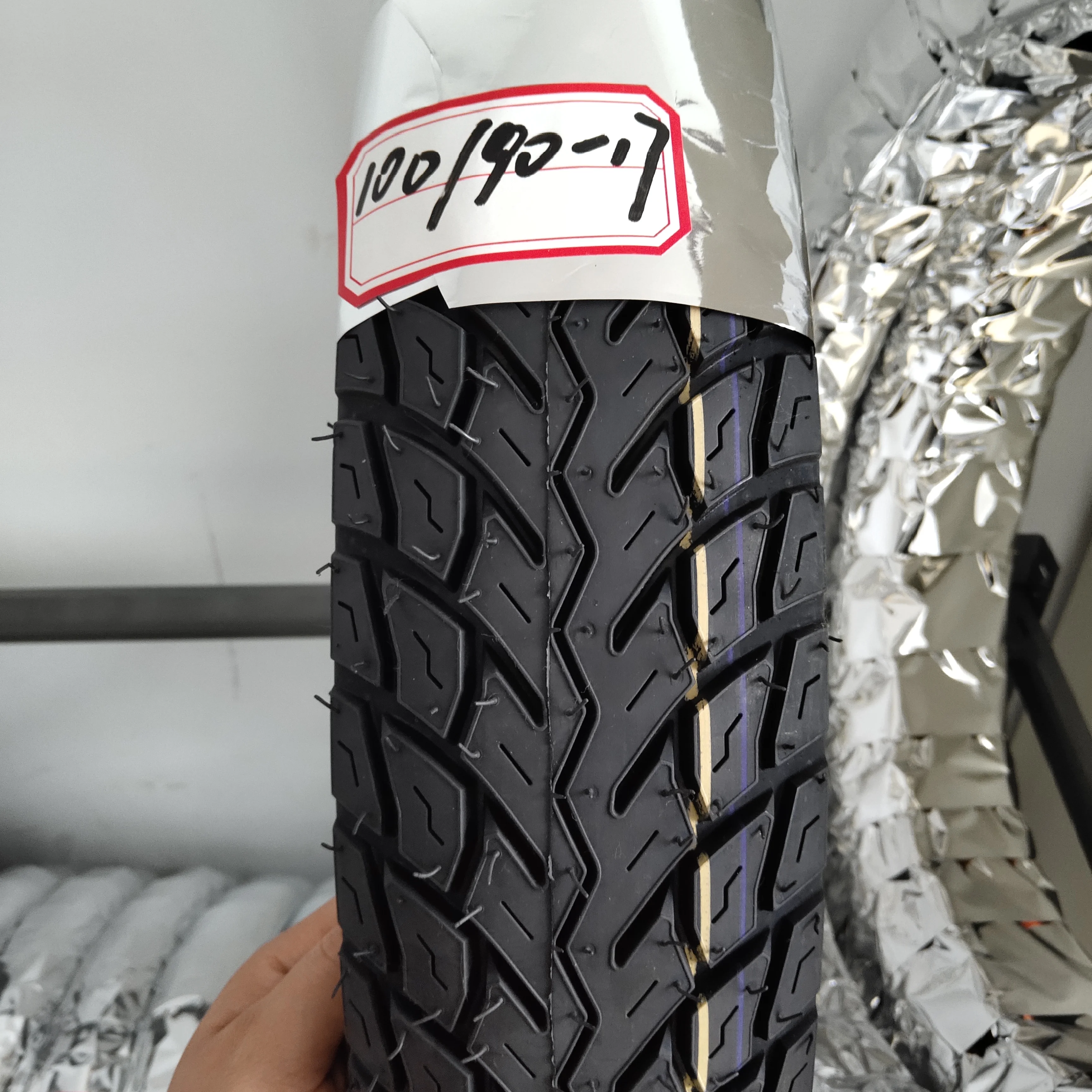 Мотоциклетная шина и трубка 100/90-17 высшего качества