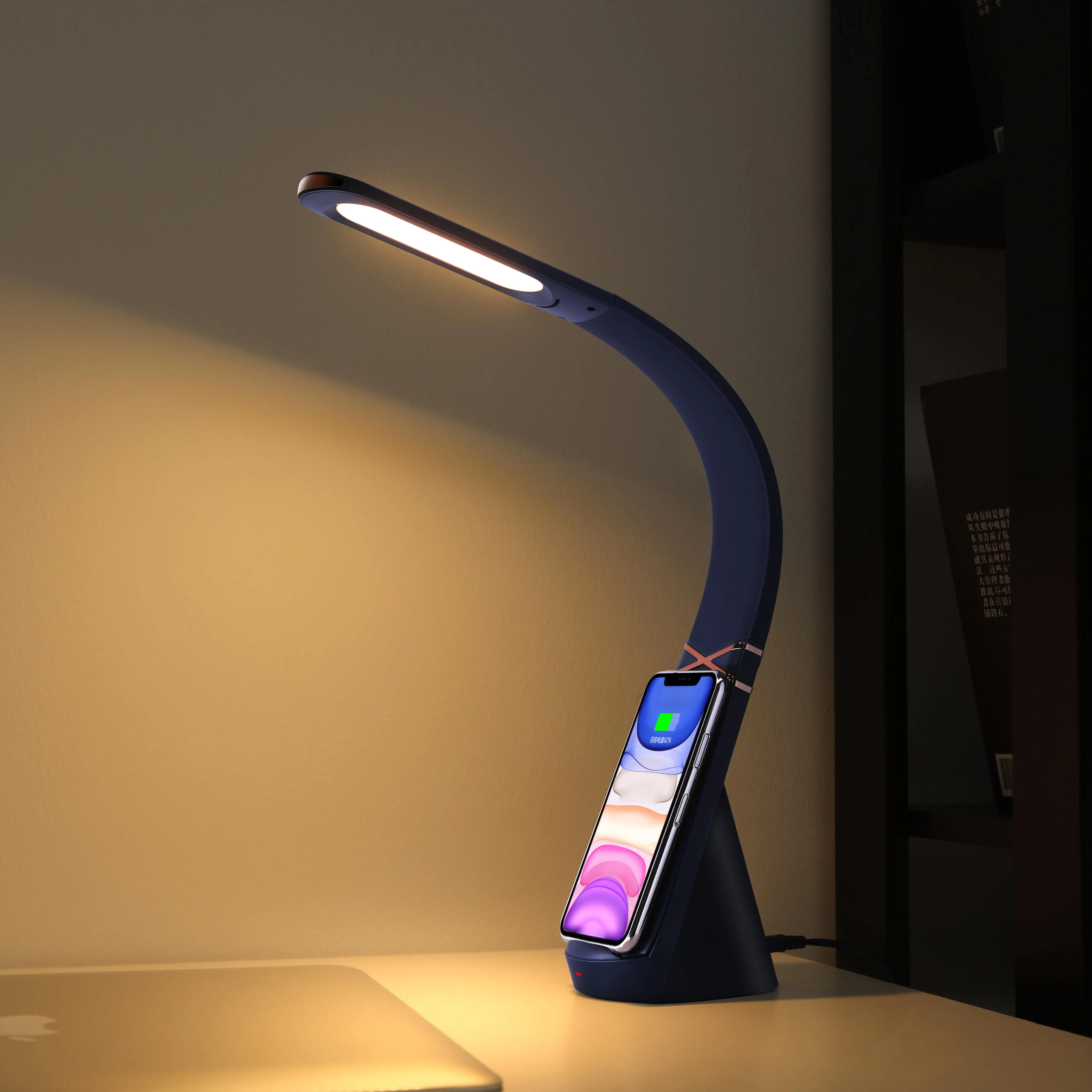 Elegant Design Desk lamp Wireless Charger Lamp for Study Office General Lighting 3C Mode Lighting Flexible Goose neck Arm