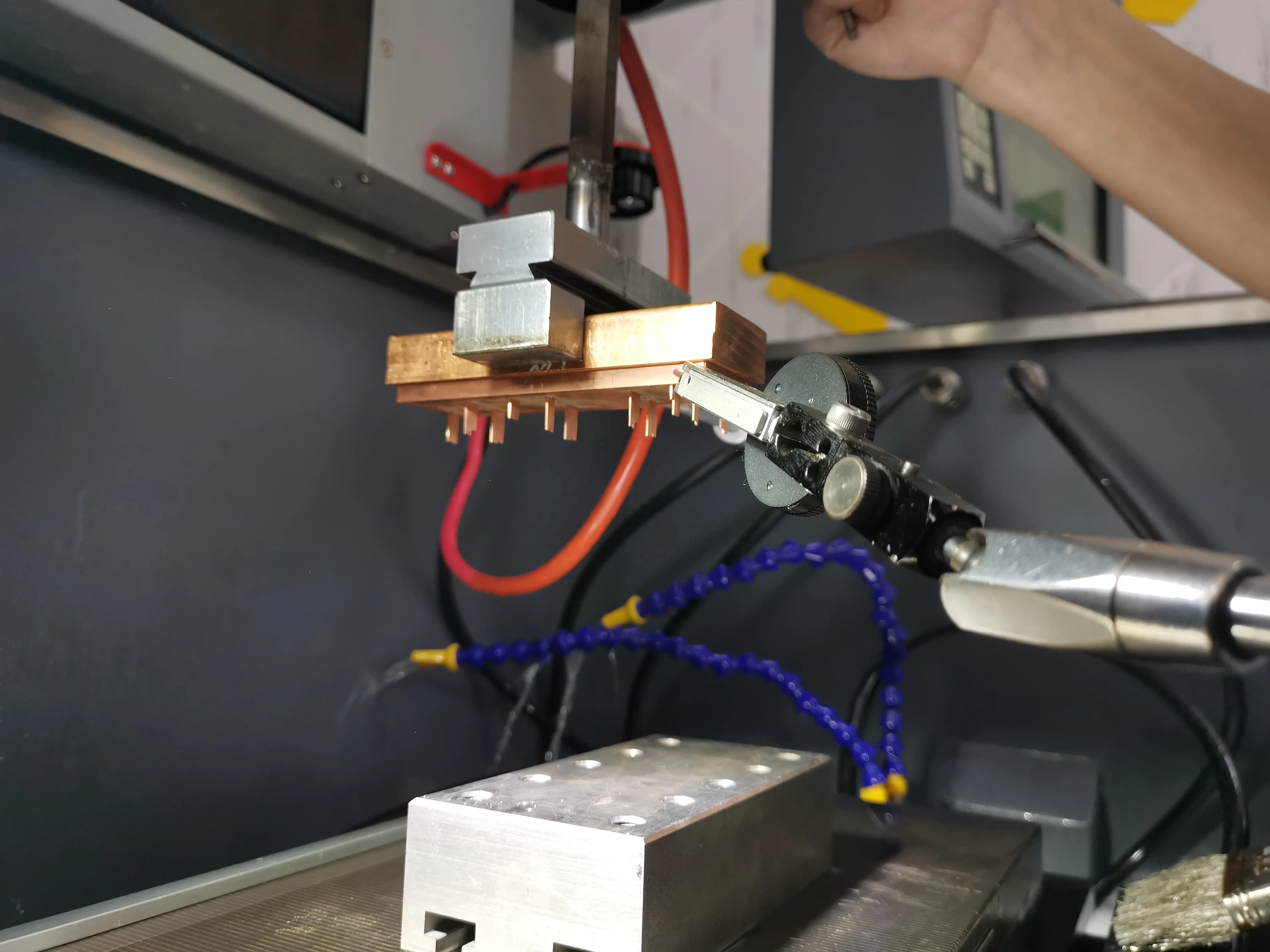  Edm машина edm die тонущий станок CNC