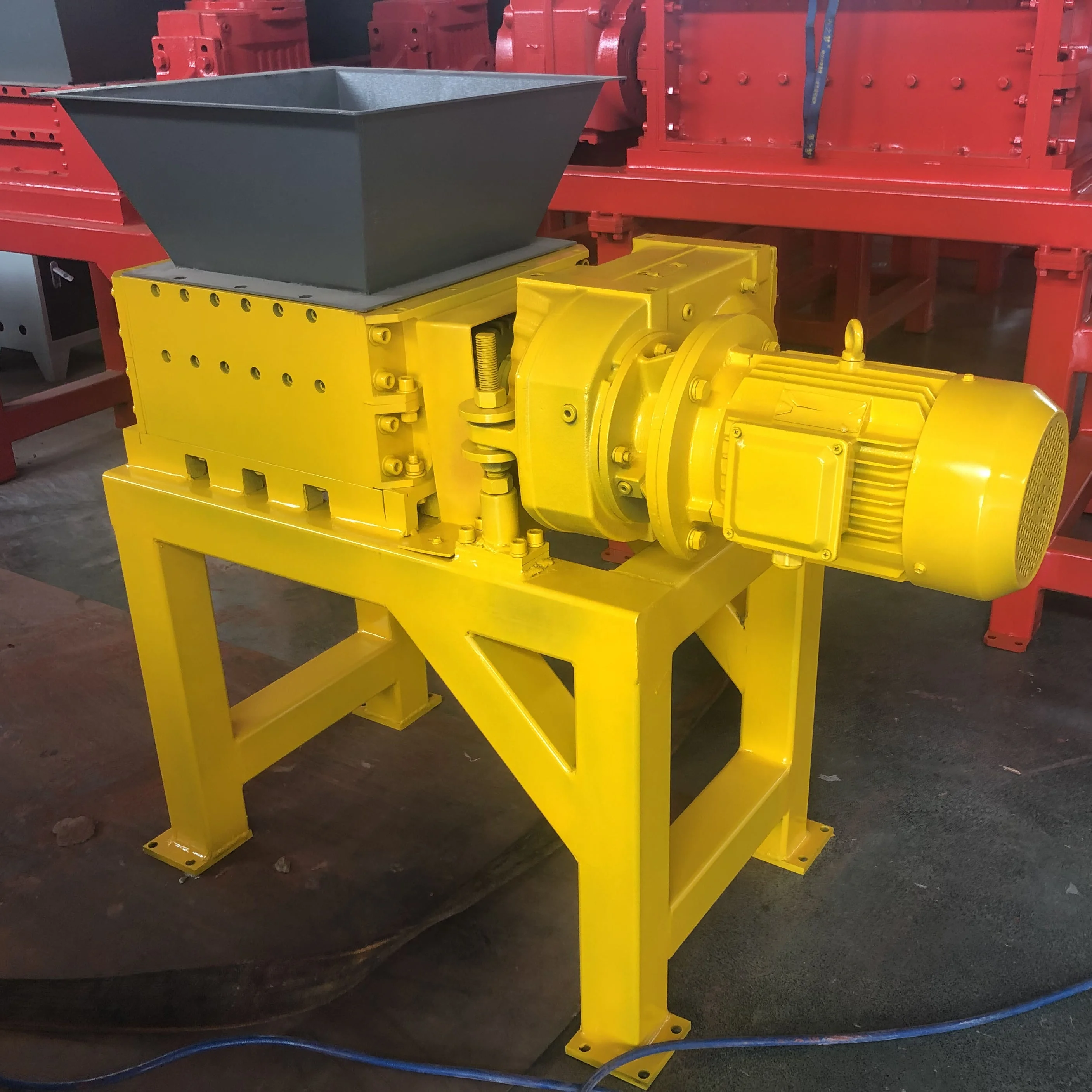 2021 new design 300 model wood/metal/rubber/plastic/cardboard shredder machine chamber box knife blade