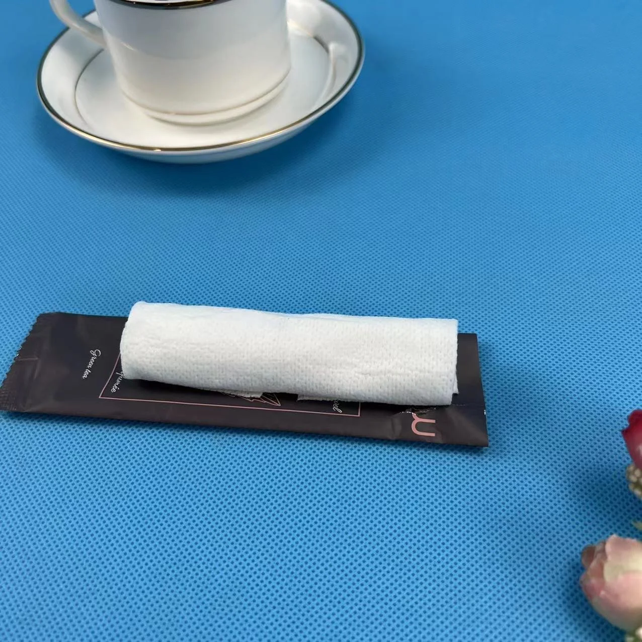 customized pattern individual packing non-woven refreshing wet wipe