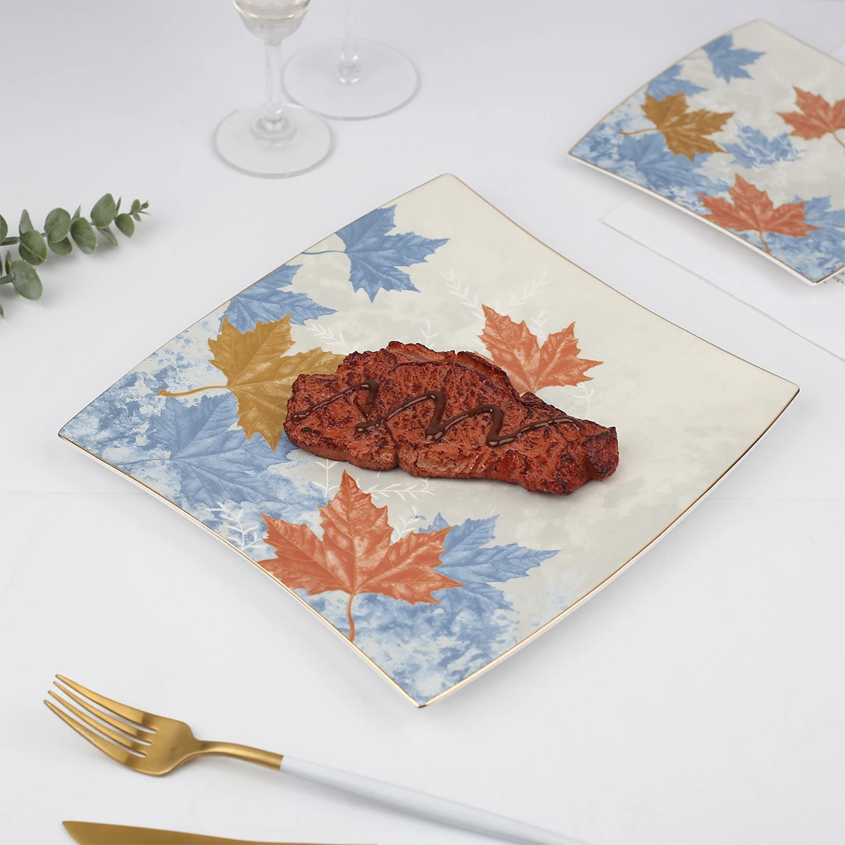 Western Style Porcelain Gold Rim Charger Plate Set Leaf Pattern Restaurant Dish Ceramic Plate