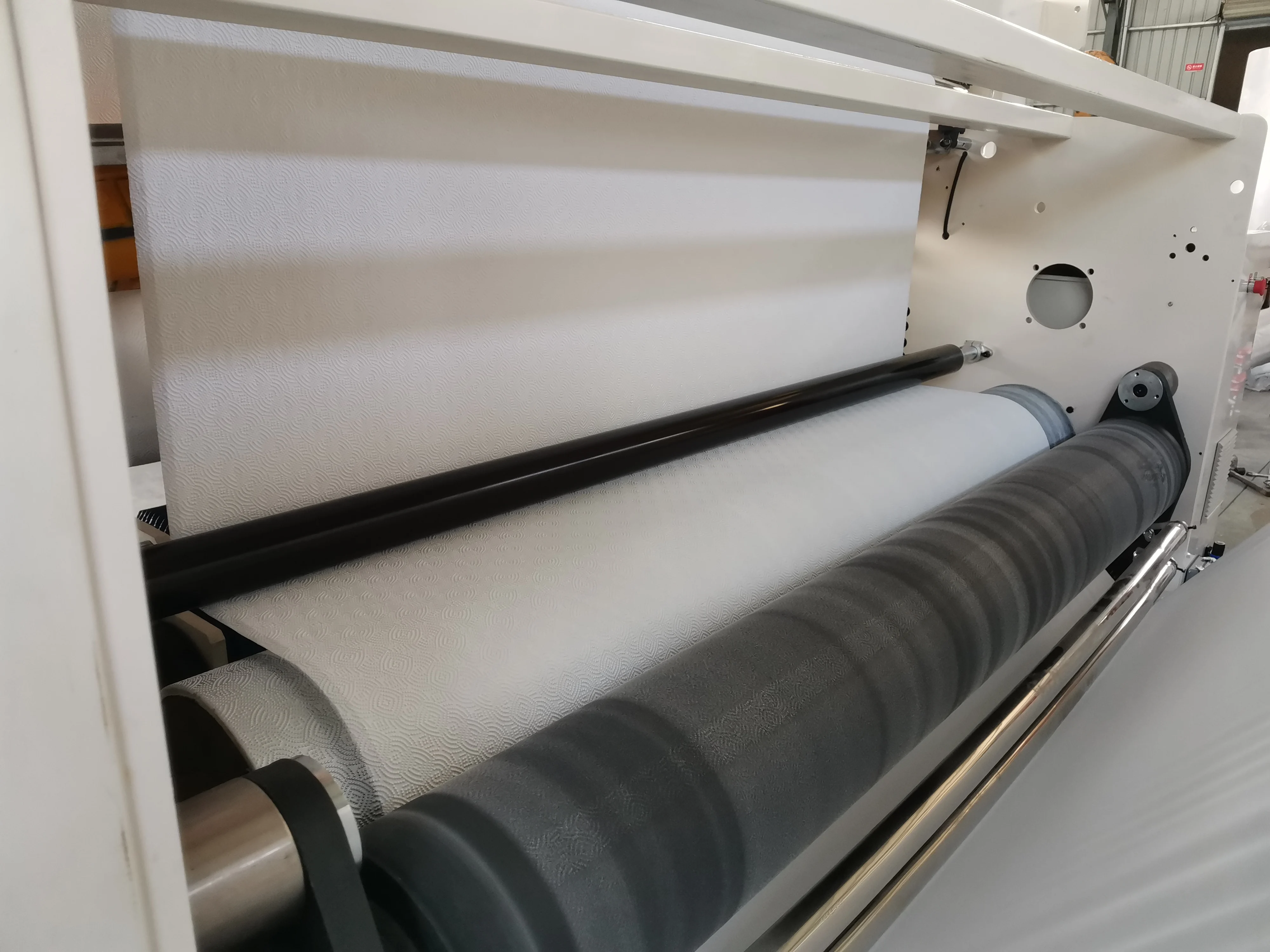 Full automatic small toilet tissue paper roll making machine